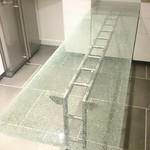 table de cuisine en verre trempe éclatée