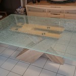 table en verre trempe éclatée